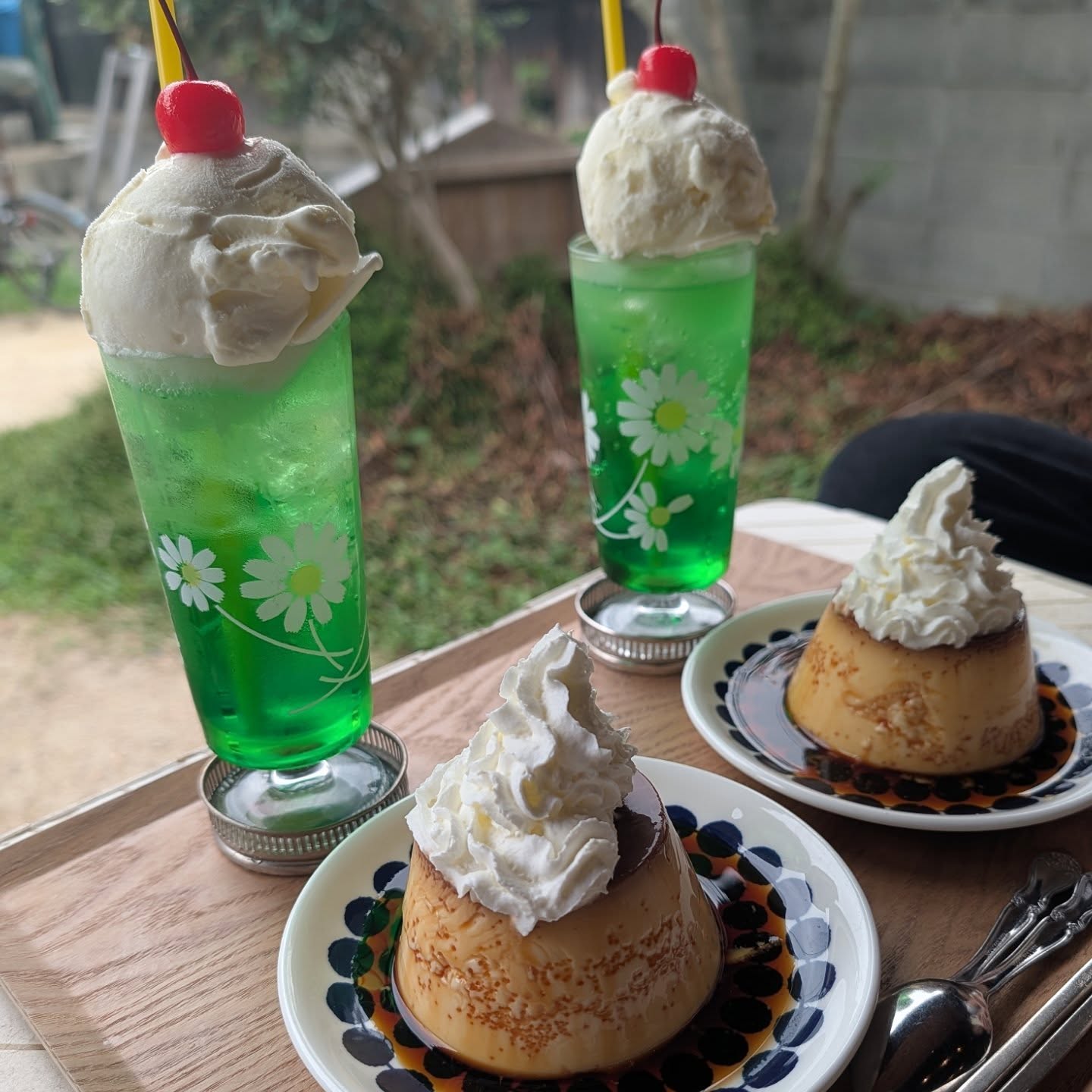 島小屋 ブックカフェ&テントステイ