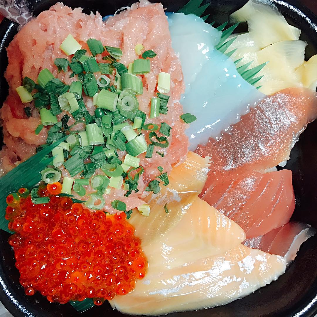 勇心 海鮮丼丸どんぶりこ。 佐賀店