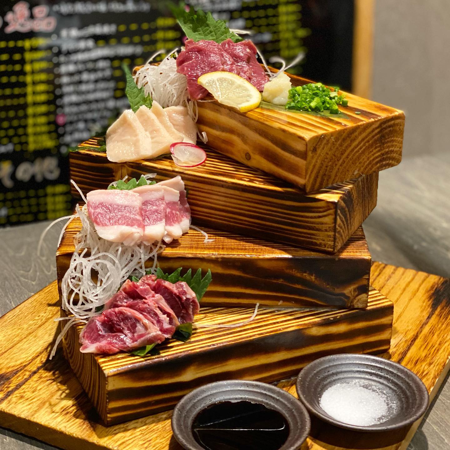 白石路地裏 和顔jr ニジヒコ