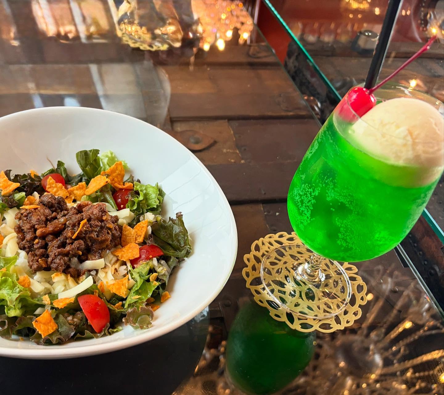 ワイズ カフェ & バー