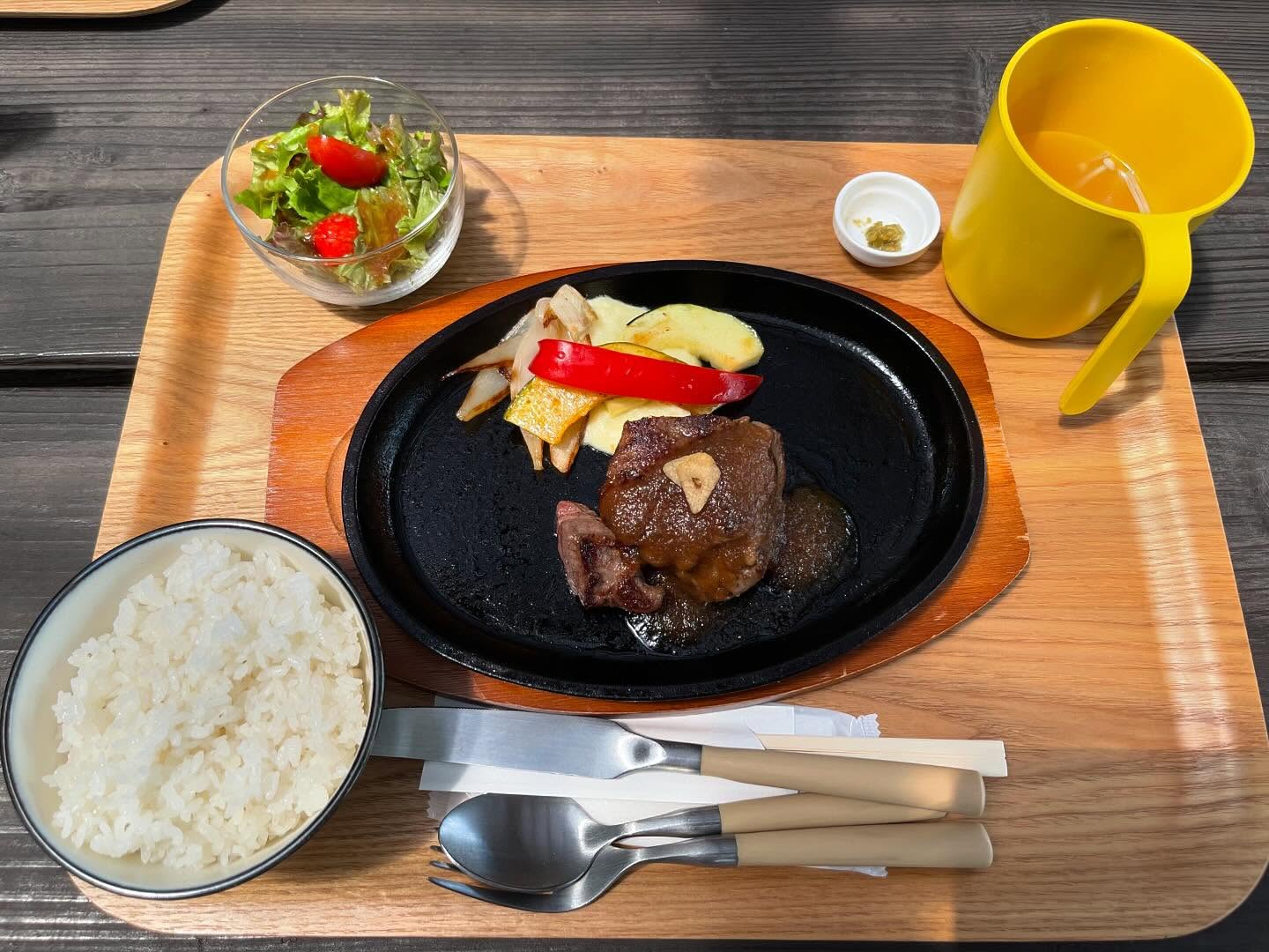 テラスレストラン HOWDY!