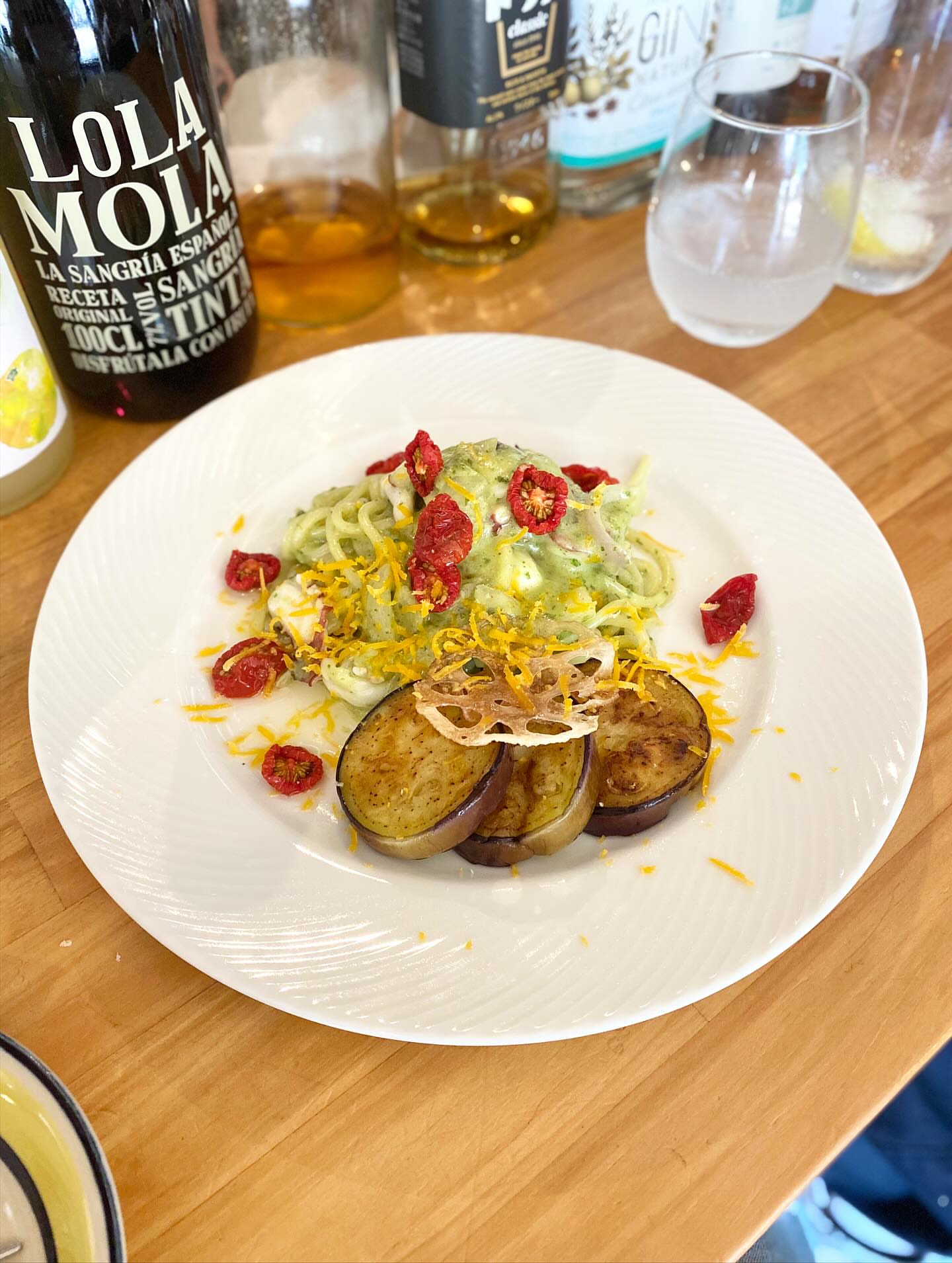 Fortune comes in at the merry gate (笑う門には福来る)