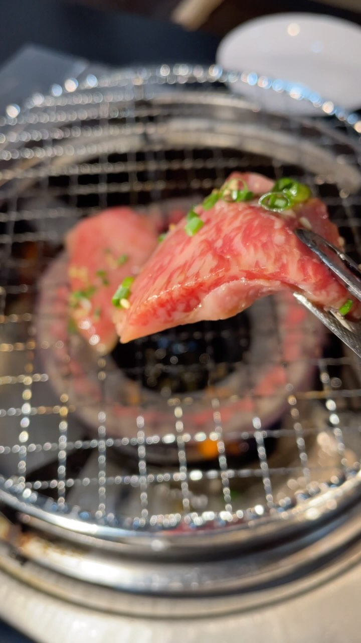 焼肉とワイン 八孝